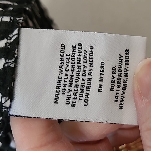 Ruby Rd black and white top with a textured polka-dot pattern size 3X - Picture 4 of 7